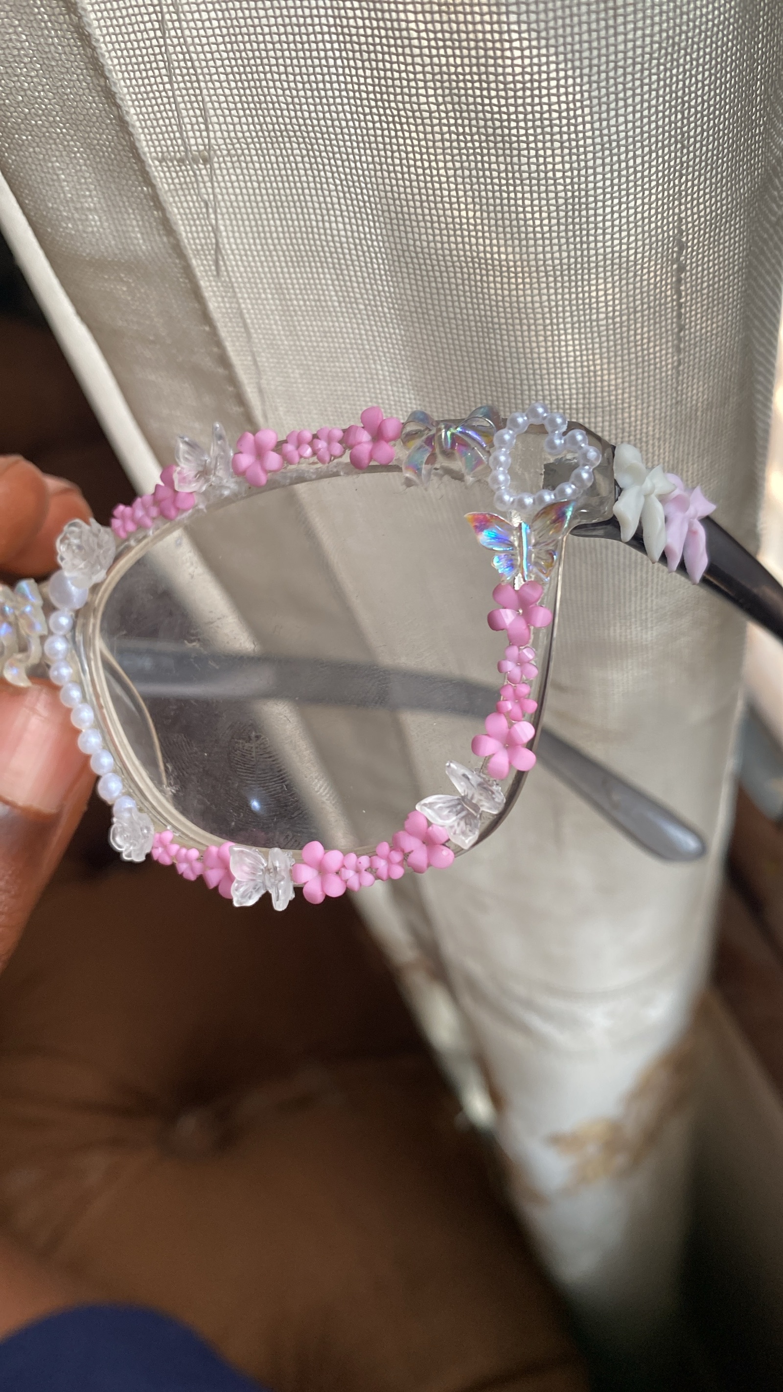 une paire de lunettes customisé (pas exactement le modèle sur l’image)