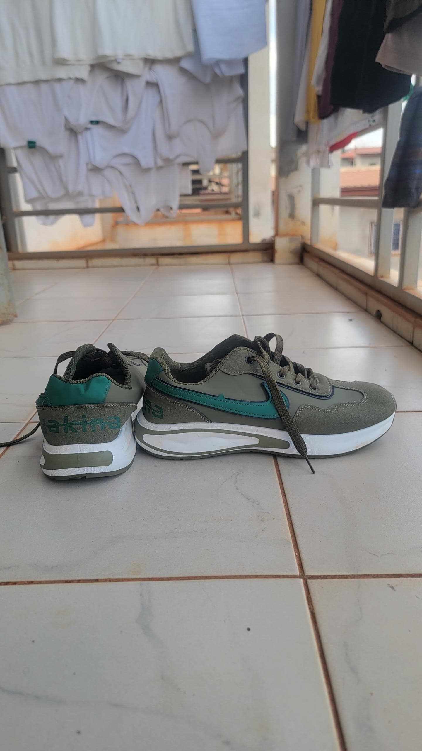chaussure homme P 43