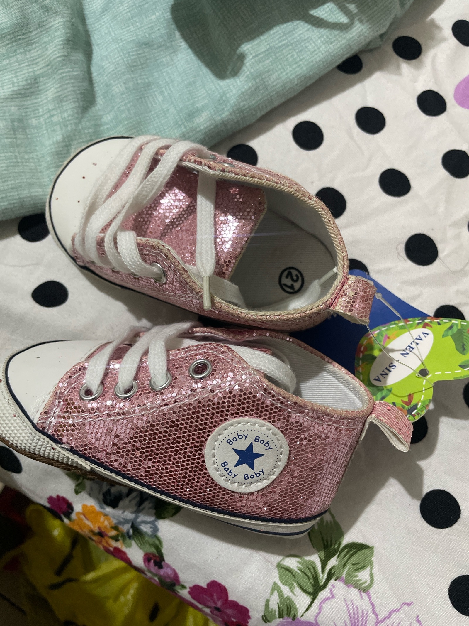 tennis bébé rose